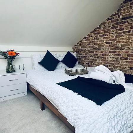 Apartment Lonsdale Terrace - 3 Bedrooms - Sleeps 6 Workington