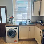 Lonsdale Terrace - 3 Bedrooms - Sleeps 6 *