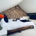 Lonsdale Terrace - 3 Bedrooms - Sleeps 6 *