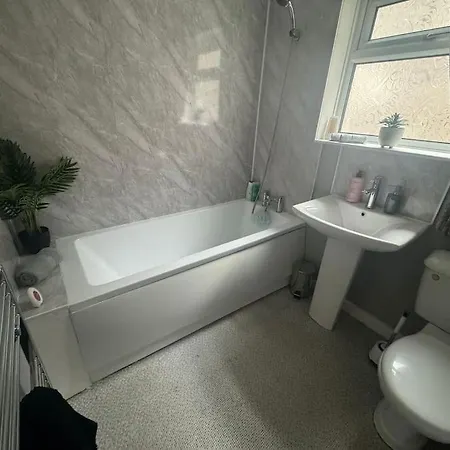 Lonsdale Terrace - 3 Bedrooms - Sleeps 6 * Workington