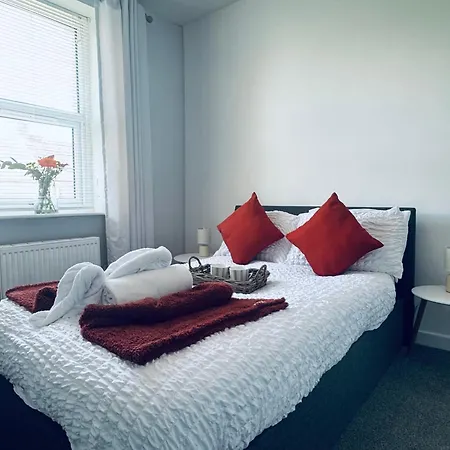 Lonsdale Terrace - 3 Bedrooms - Sleeps 6 * Workington