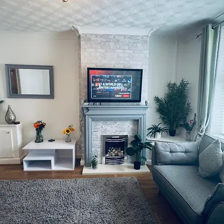 Lonsdale Terrace - 3 Bedrooms - Sleeps 6 Workington